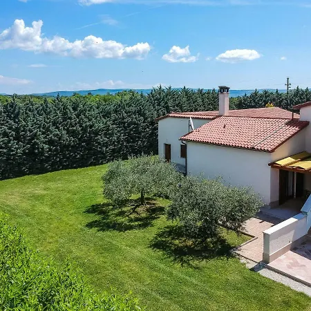 Lupetina By Interhome *