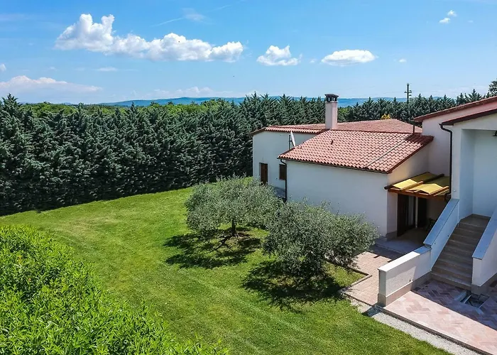 Lupetina By Interhome *